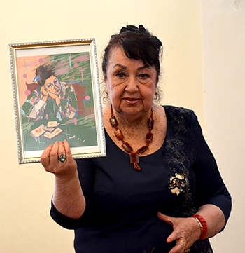 Ульяновская художница Нина Черновалова подарила "имениннице" ее портрет.