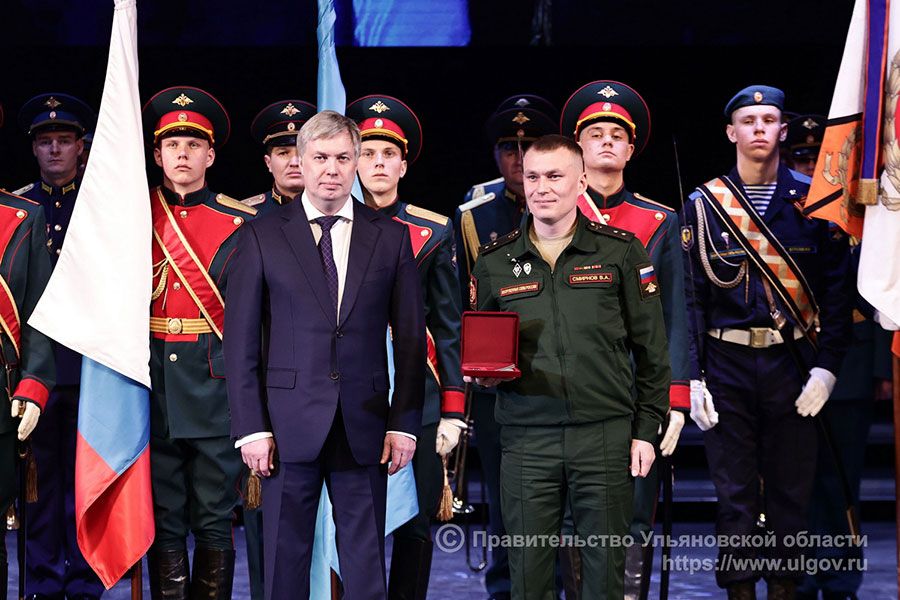 22.02 17:00 Алексей Русских поздравил жителей Ульяновской области с Днём защитника Отечества
