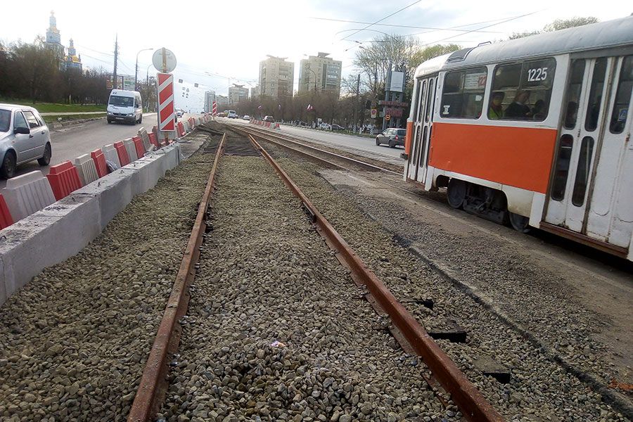 04.05 12:00 Для временного трамвайного пути на «минаевском» мосту готовят монтаж стрелок