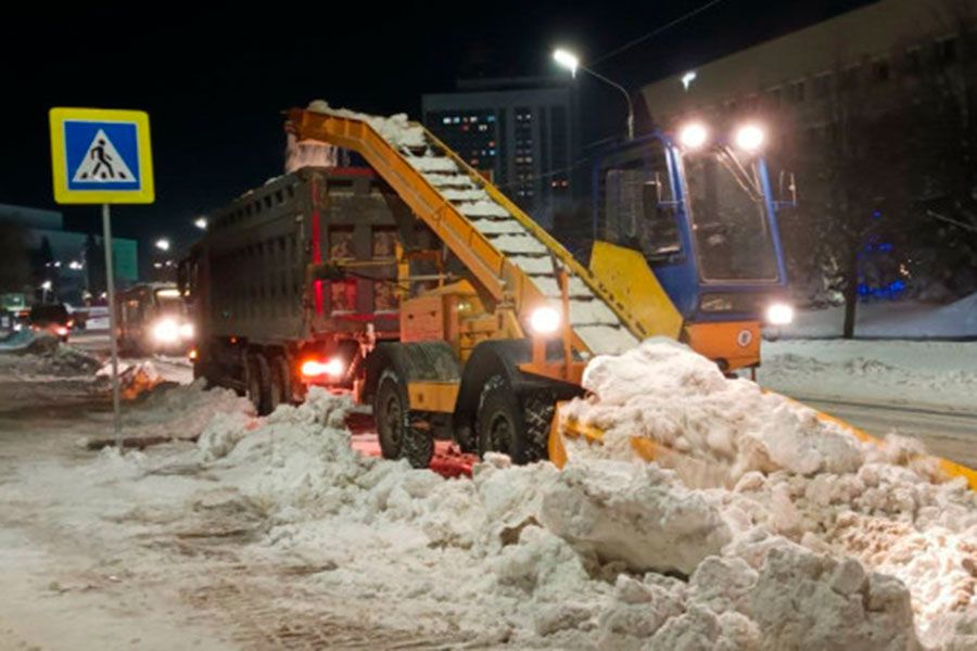 23.01 13:00 За ночь с улиц Ульяновска вывезли 186 самосвалов снега