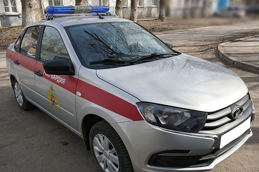 15.04 12:00 В Ульяновске сотрудники вневедомственной охраны Росгвардии задержали мужчину, подозреваемого в грабеже
