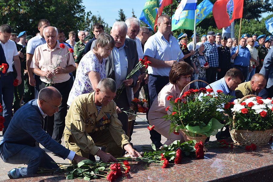 02.08 16:00 Ульяновцы почтили память героев-десантников
