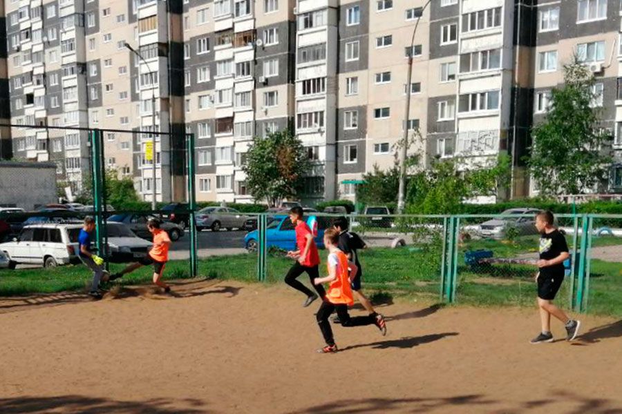 08.10 14:00 В Ульяновске в рамках проекта «Дворовый тренер» для детей организованы занятия спортом