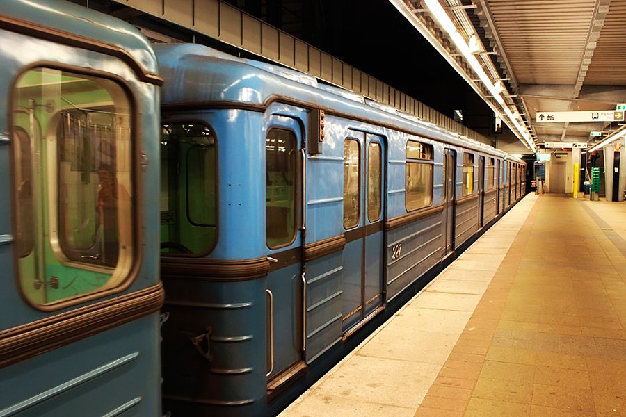Самоубийство в Московском метро, молния попала в автомобиль и другие происшествия недели