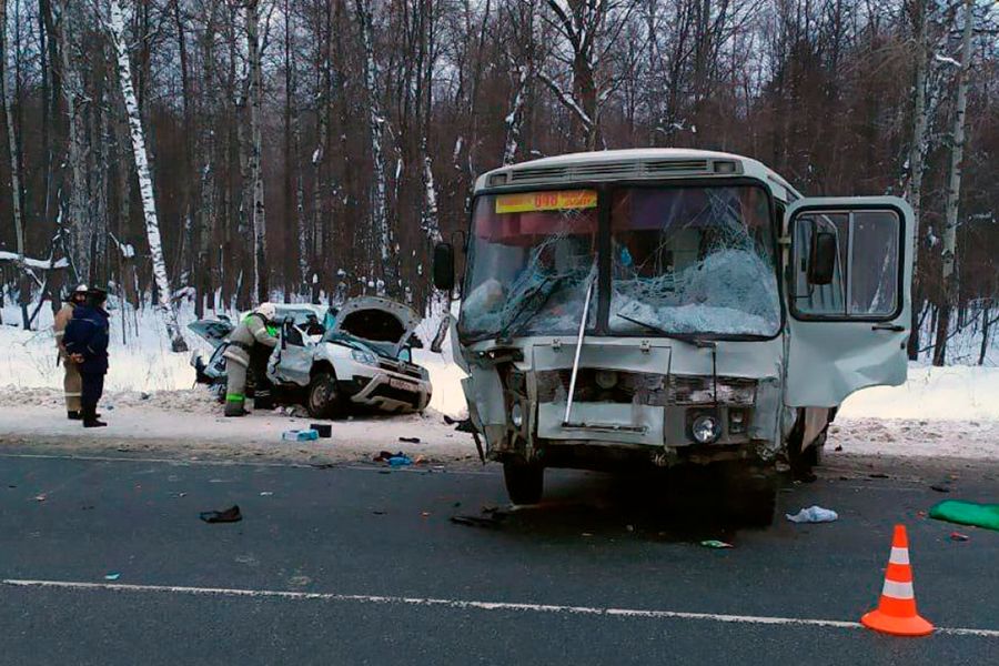 03.02 14:00 В Ульяновской области в ДТП погибли двое взрослых и ребенок