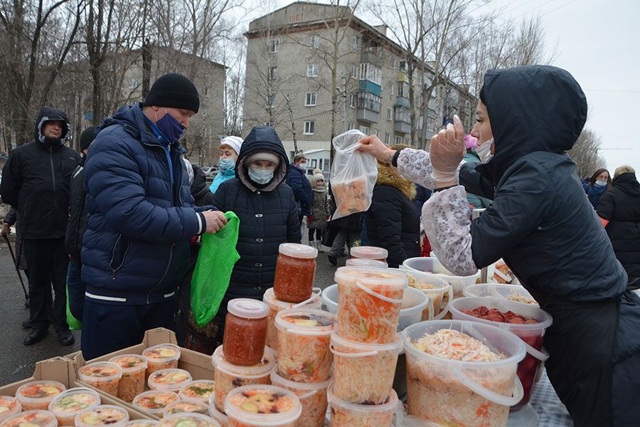 12.12 17:00 В Ульяновской области осенние продовольственные ярмарки посетили более 105 тысяч человек