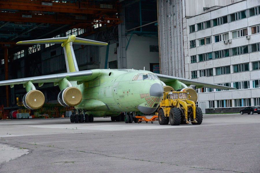10.04 10:00 Новый серийный военно-транспортный самолет Ил-76МД-90А передан на покраску