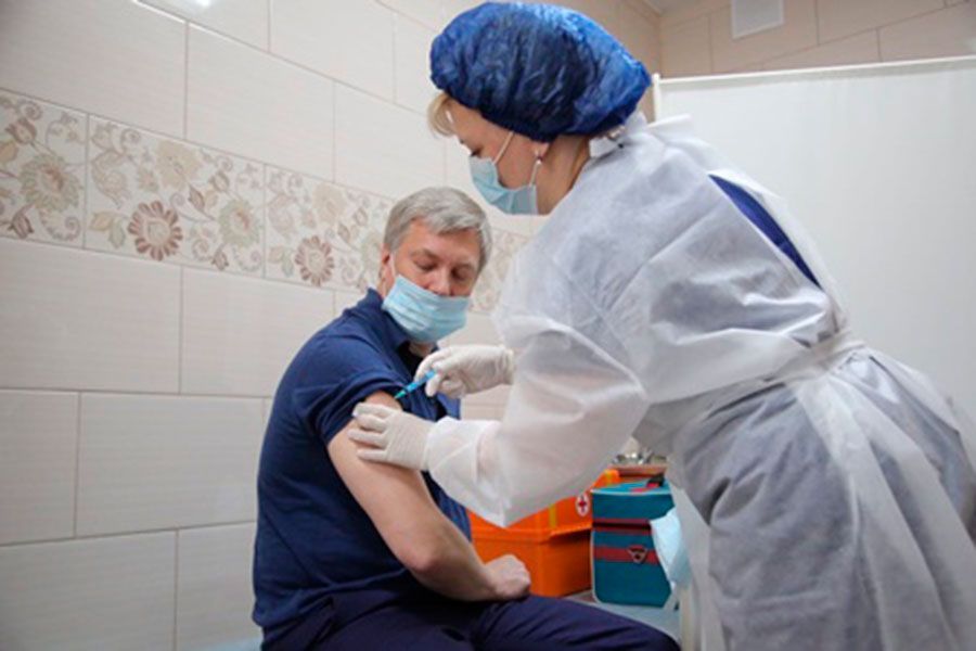 21.05 10:00 Врио Губернатора Ульяновской области Алексей Русских вакцинировался от Сovid-19