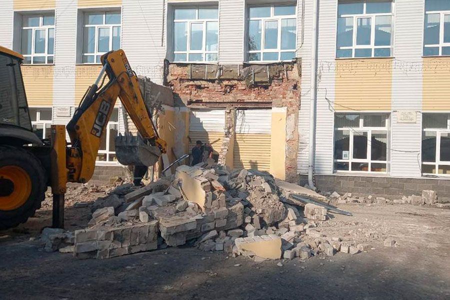 28.07 15:00 В Ульяновске начали реконструкцию входной группы лицея при УлГТУ