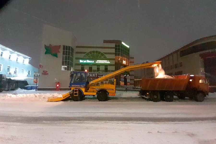 01.12 13:00 В Ульяновске для вывоза снега привлечена дополнительная техника