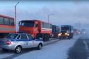 В Норильске буран сдувает машины с трассы, ГИБДД работает в особом режиме (видео)