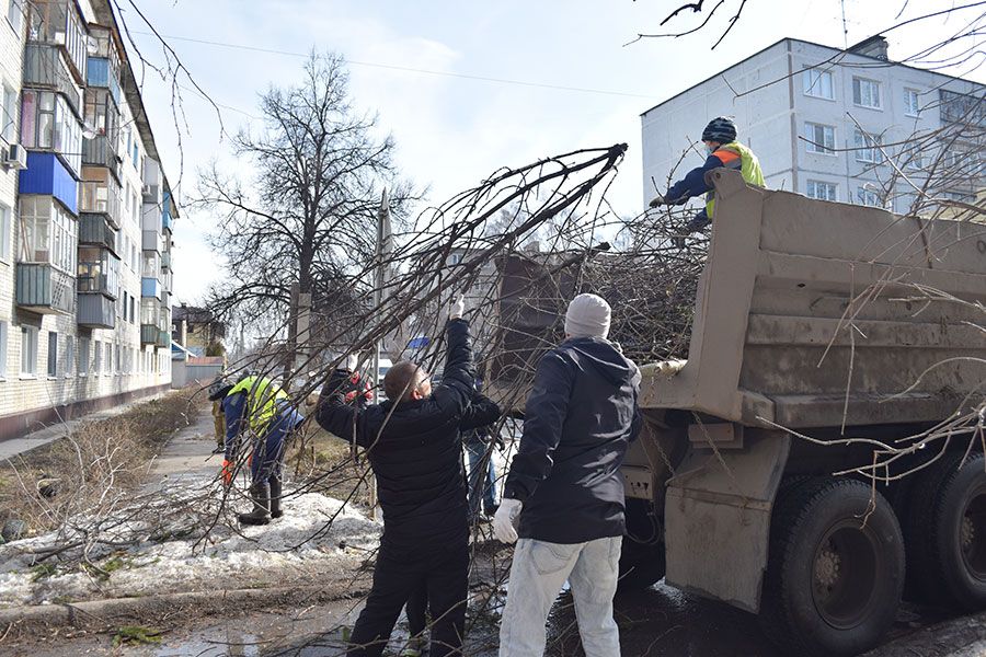11.04 10:00 В ходе субботнике с территории Ульяновска вывезли 660 кубометров мусора