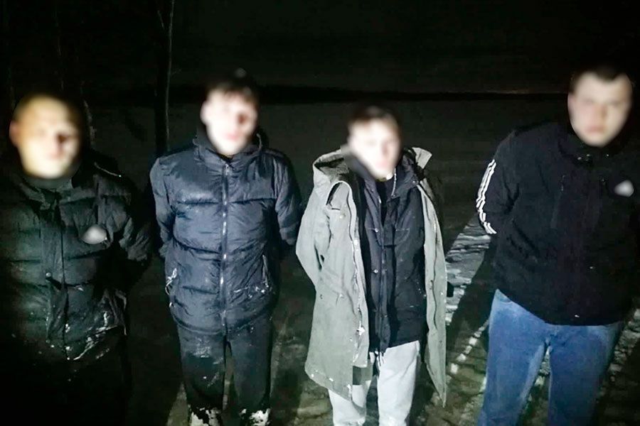 06.03 12:00 Сотрудники ИК-10 задержали четверых перебросчиков