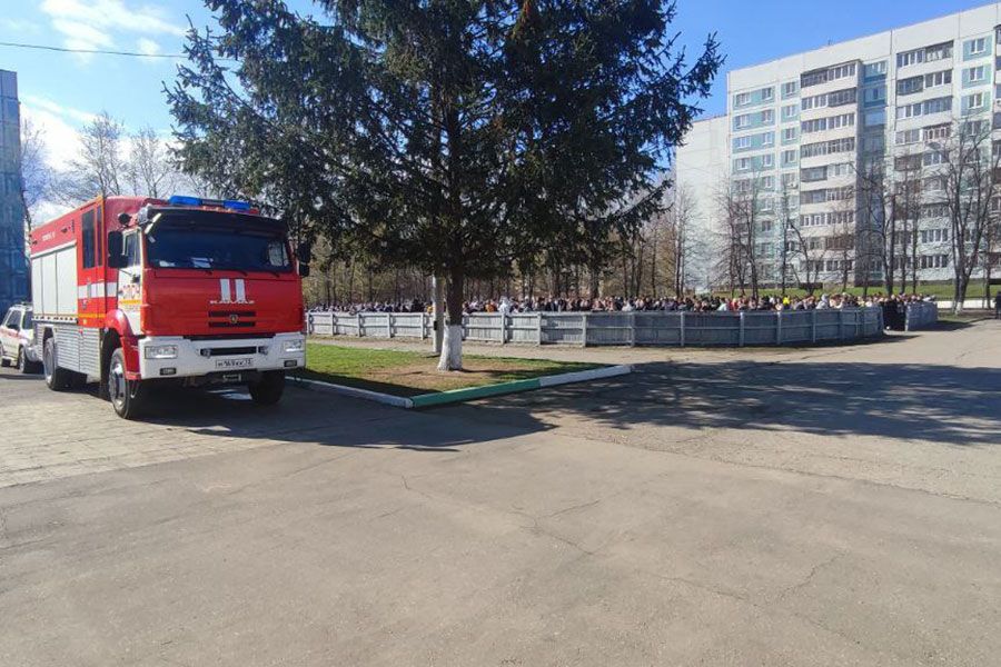29.04 12:00 Семь ульяновских школ эвакуированы после анонимного сообщения о минировании