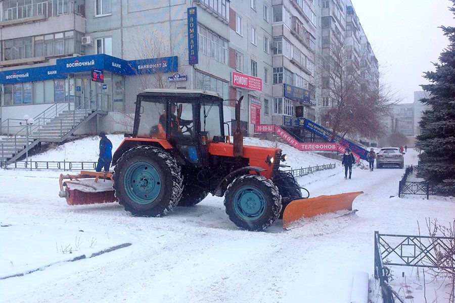 28.12 09:00 Порядка 300 единиц спецтехники расчищают дороги в Ульяновской области