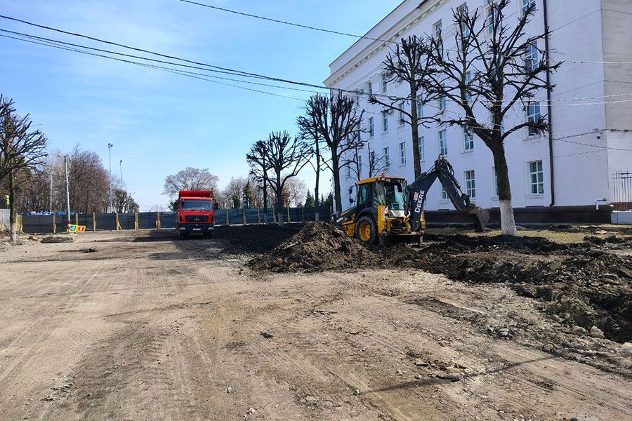 13.04 13:00 В центре Ульяновска ведётся первый этап благоустройства Театрального сквера