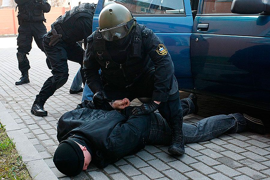 12.04 14:00 Трое ульяновцев задержаны за драку в центре города и нападение на полицейского
