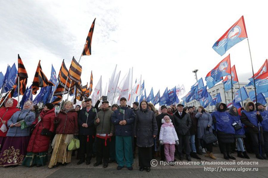 05.11 09:00 В День народного единства на праздничное шествие вышли около 30 тысяч жителей Ульяновской области