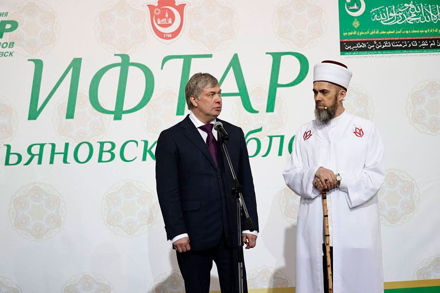17.04 10:00 Алексей Русских принял участие в областном мусульманском благотворительном ужине Ифтар