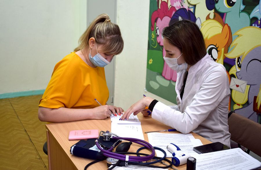 06.10 08:00 Для достижения коллективного иммунитета процент вакцинированных должен составлять 80%: в Ульяновске привито половина от планового показателя