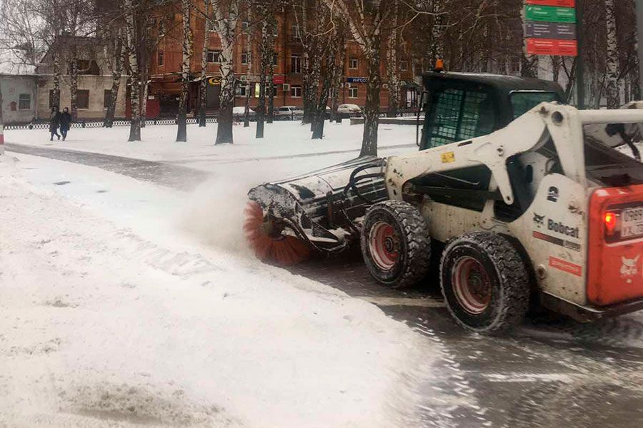 26.12 12:00 Общественные пространства Ульяновска очищают от снега