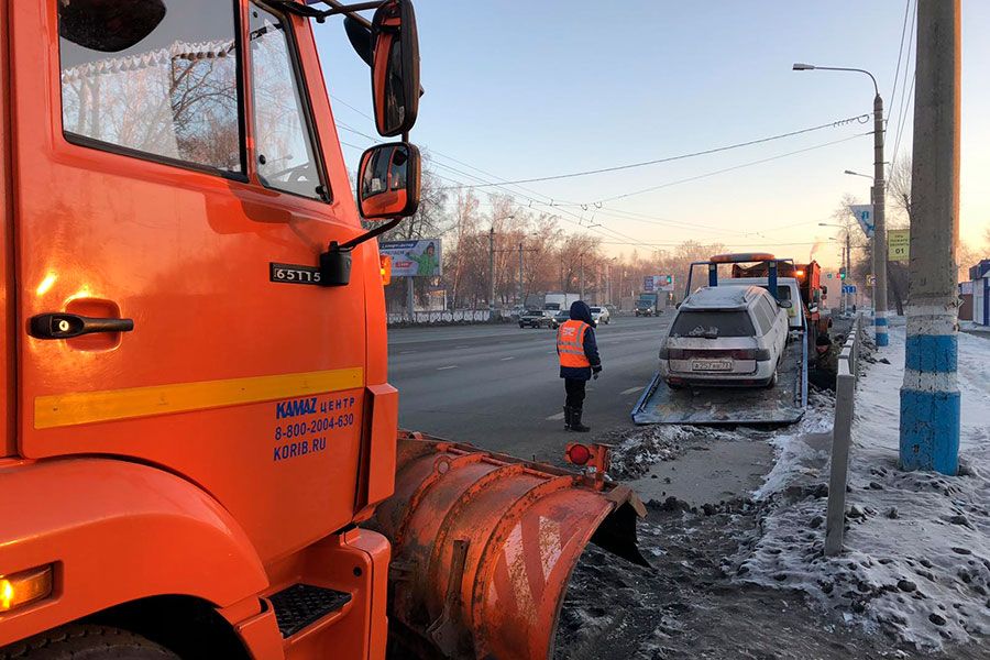 10.12 14:00 В Ульяновске эвакуируют машины, мешающие чистке дорог