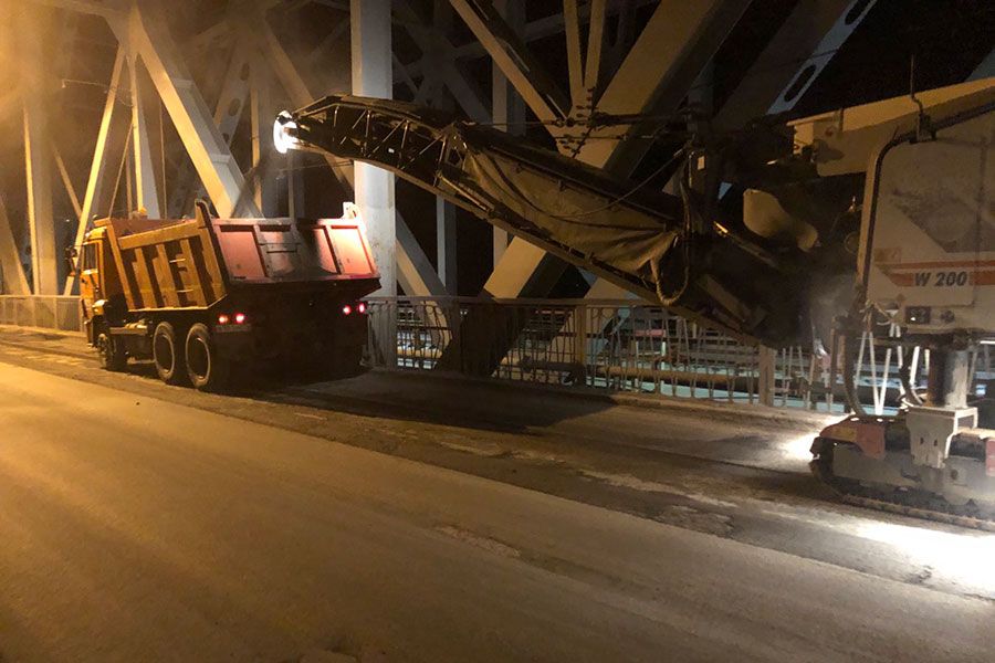 10.06 14:00 В Ульяновске подрядчик приступил к фрезерованию дорожного покрытия на Императорском мосту