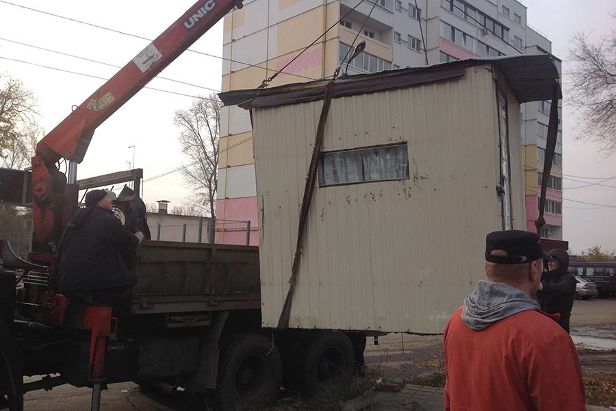 18.10 13:00 Администрация Ульяновска демонтировала будку незаконной парковки в Дальнем Засвияжье