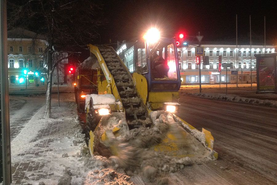 14.01 11:00 В ночь на 14 января в Ульяновске работало пять комплексов по вывозу снега
