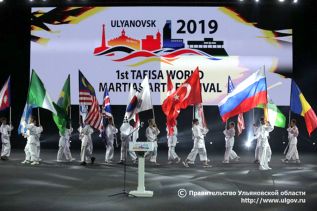 В торжественной церемонии открытия I Всемирного фестиваля боевых искусств ТАФИСА приняли участие свыше тысячи участников