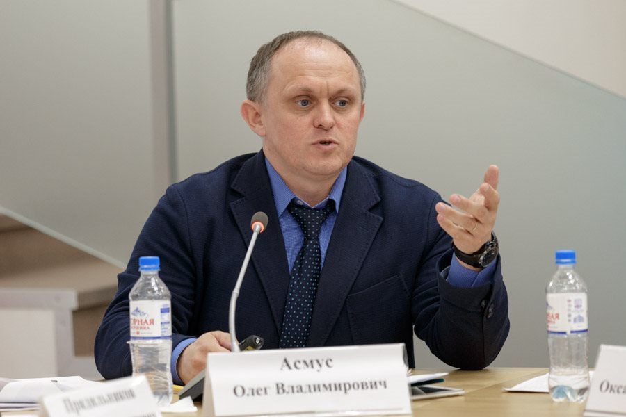 Олега Асмуса уволили из правительства без объяснения причин