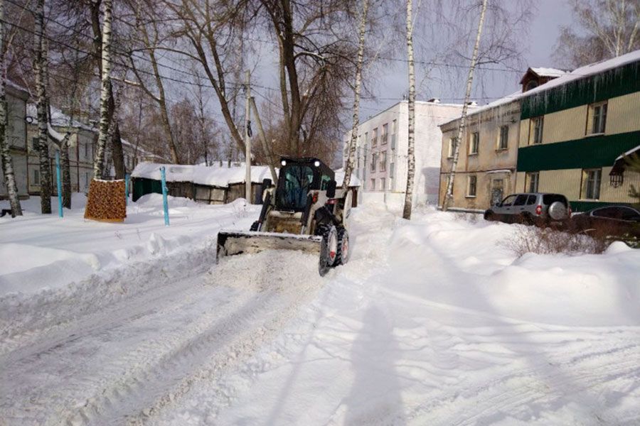 06.02 12:00 Городские службы Ульяновска продолжают бороться со снегопадом