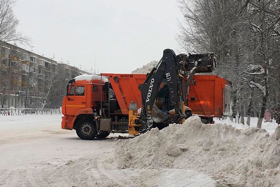 15.01 12:00 В Ульяновске организован вывоз снега с территории всех районов города