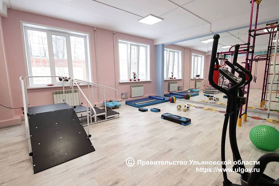 09.01 10:00 Алексей Русских поставил задачу продолжить обновление Ульяновской областной детской клинической больницы