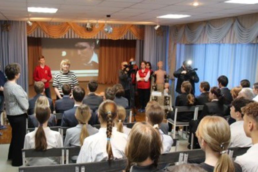 16.11 17:00 Волонтеры-медики Ульяновской области обучают школьников оказанию первой медицинской помощи
