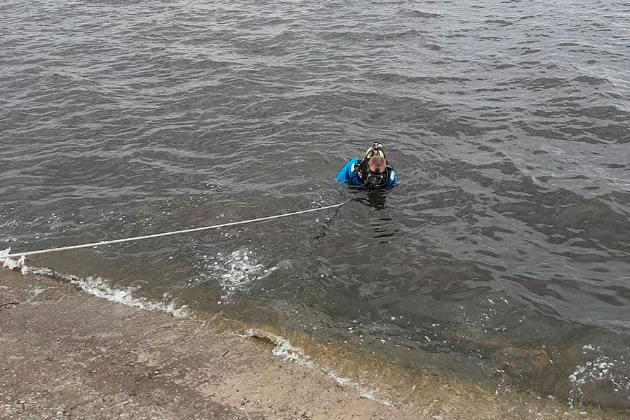 21.05 15:00 Ульяновские спасатели проводят проверку дна центрального пляжа перед началом купального сезона