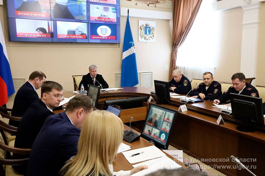 07.02 08:00 Алексей Русских поручил выделить муниципалитетам субсидии из регионального бюджета на вывоз и уборку снега