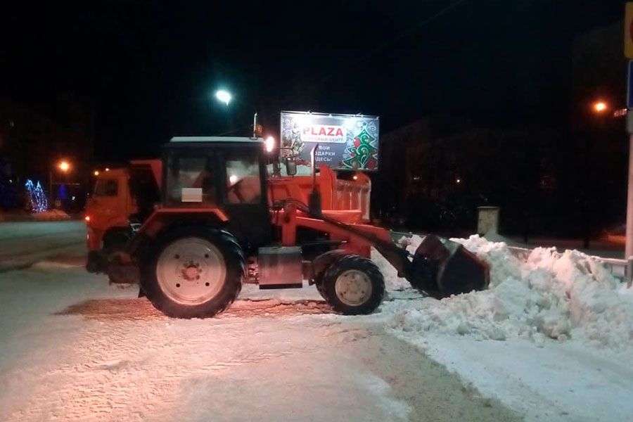 20.01 13:00 Ульяновские дорожники продолжают вывозить снег и очищать пригородную зону