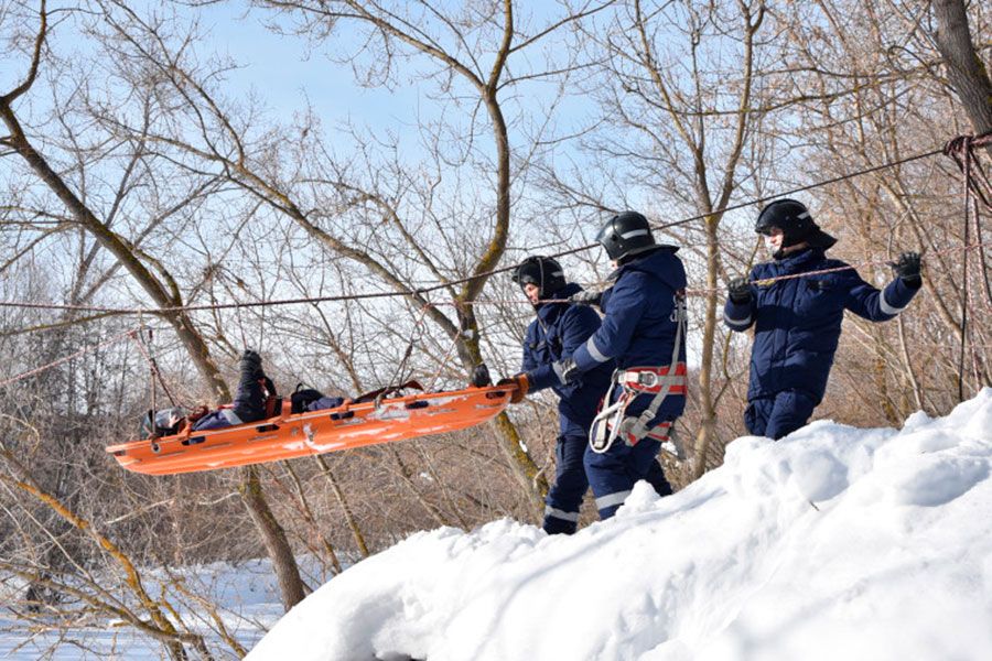 29.02 17:00 Ульяновские спасатели отработали навыки эвакуации граждан из зон подтопления