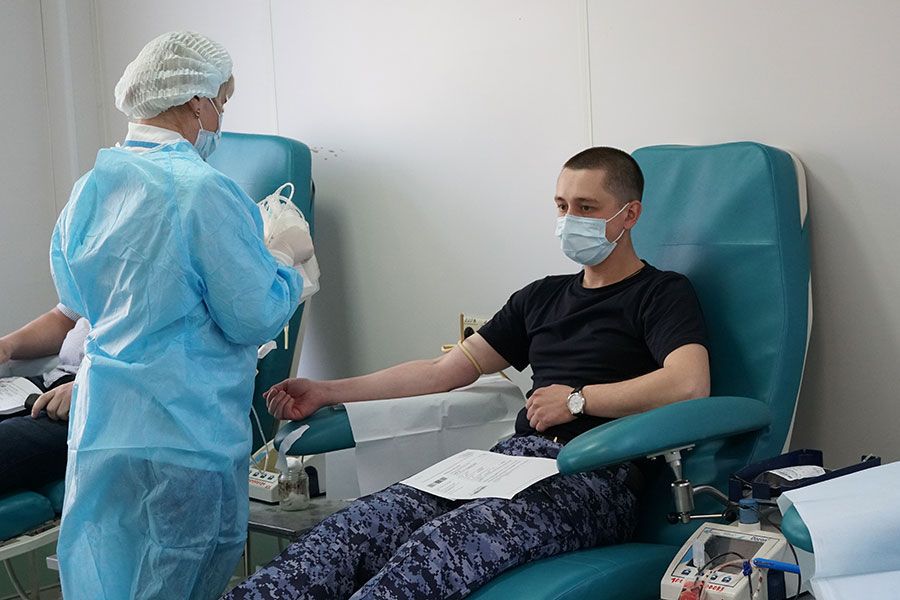 20.04 16:00 В Ульяновске сотрудники вневедомственной охраны Росгвардии приняли участие в донорской акции «От сердца к сердцу»