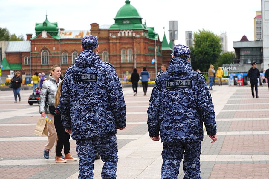 12.09 12:00 В Ульяновске сотрудники Росгвардии обеспечили общественный порядок и безопасность в День города