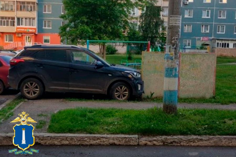 09.06 12:00 ДТП в Заволжском районе, женщина сбила несовершеннолетнего пешехода на газоне