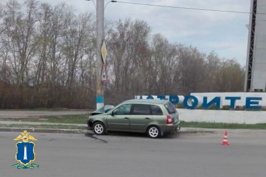 28.04 17:00 ДТП в Заволжском районе, водитель наехал на световую опору