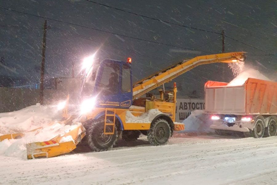 17.01 12:00 Ульяновские дорожники устраняют последствия сильного снегопада и метели
