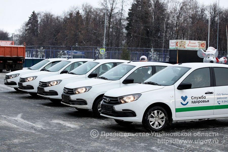 20.12 14:00 Алексей Русских вручил ключи от пяти автомобилей для районных больниц Ульяновской области