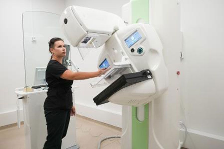 16.02 16:00 Более 450 жительниц Ульяновской области прошли маммографическое обследование в рамках акции по борьбе с онкологическими заболеваниями «Будем жить!»