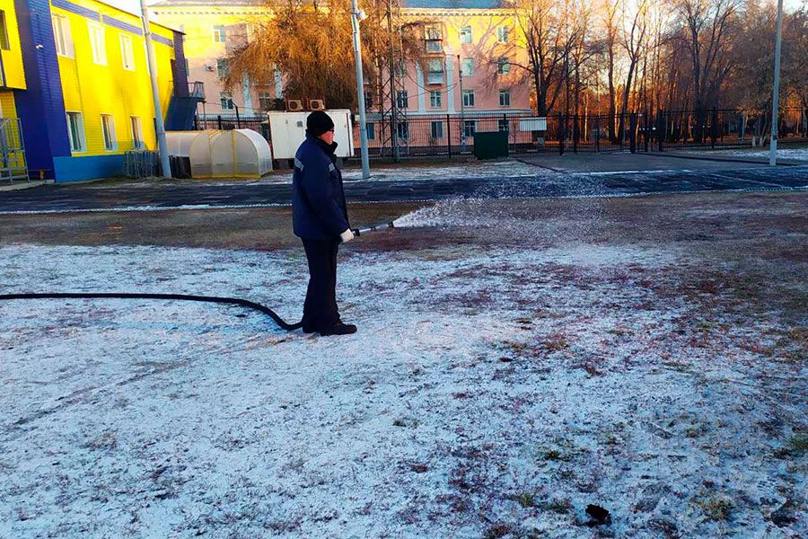 19.11 13:00 В Ульяновске приступили к заливке ледовых площадок