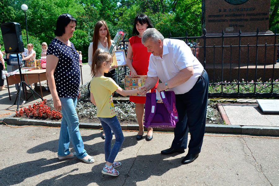 16.07 13:00 Более четырёх тысяч детей Ульяновска получили подарки в рамках акции «Помоги собраться в школу»