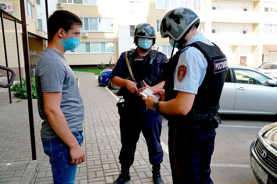28.06 10:00 В Ульяновске сотрудники вневедомственной охраны Росгвардии задержали подозреваемого в совершении квартирной кражи
