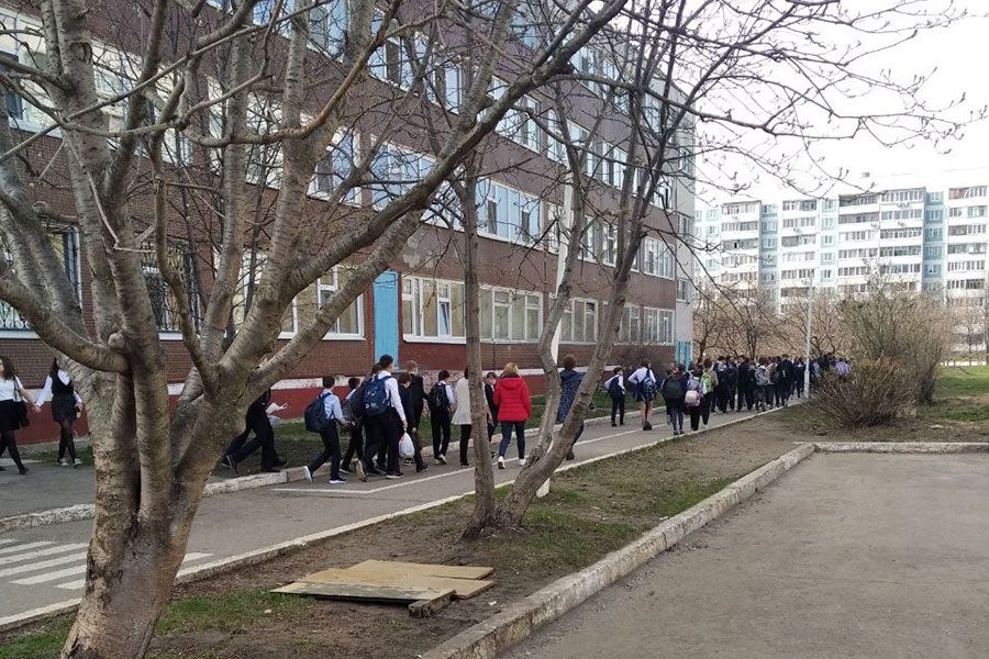 27.04 13:00 Три ульяновские школы эвакуированы после анонимного сообщения о минировании